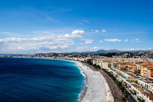 Vue aérienne de la Colline du Château et de la Promenade des anglais, Nice