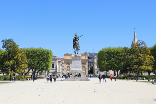 Promenade du Peyrou une journée de ciel bleu